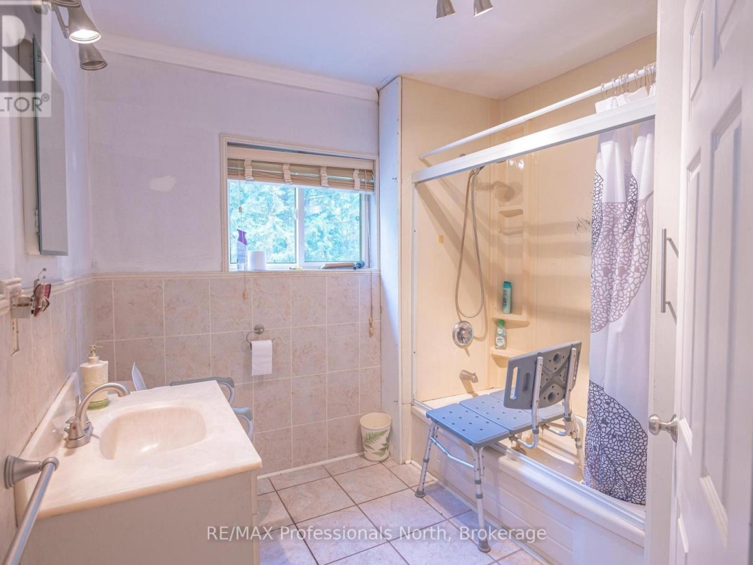 1015 BLACKBERRY LANE, 