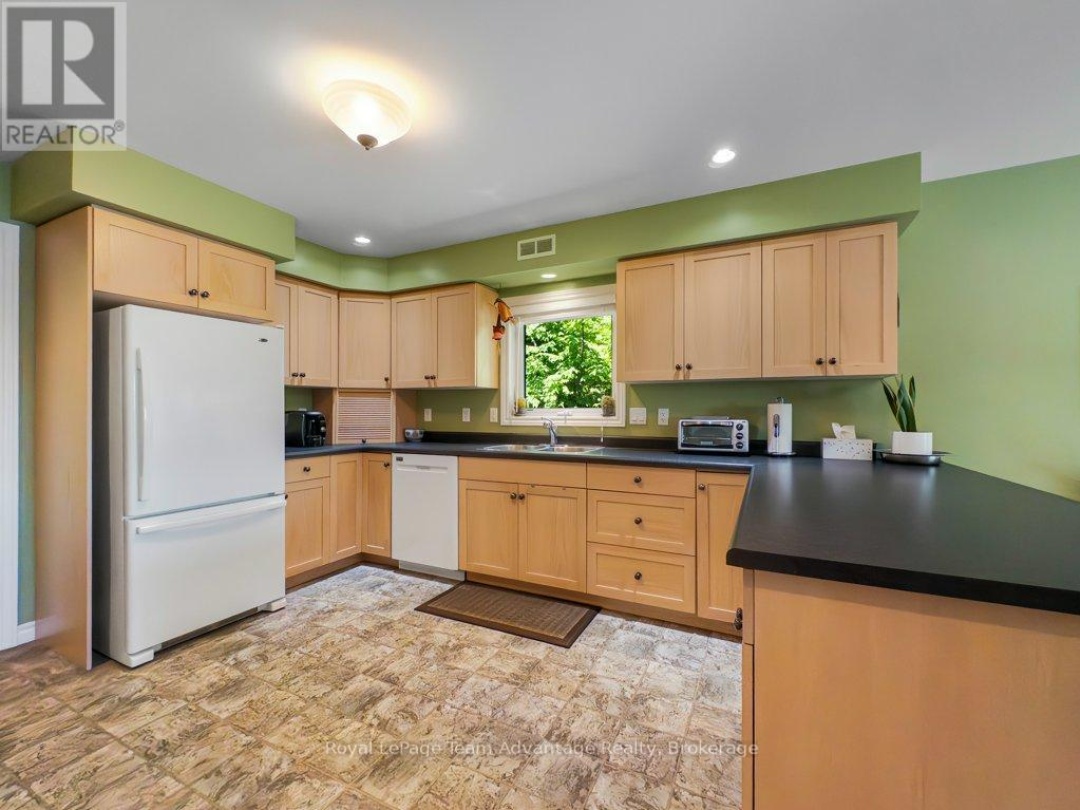 3 LYNDSEY LANE, Manitouwabing Lake