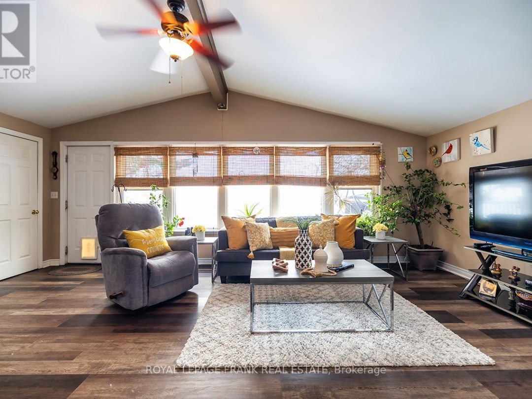 121 BALL POINT ROAD, Lake Scugog