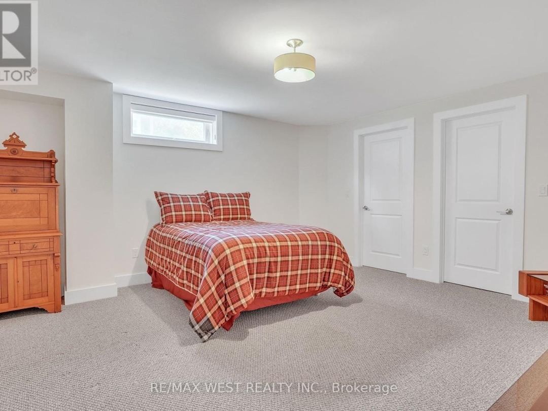 8 WESTWIND COURT, 