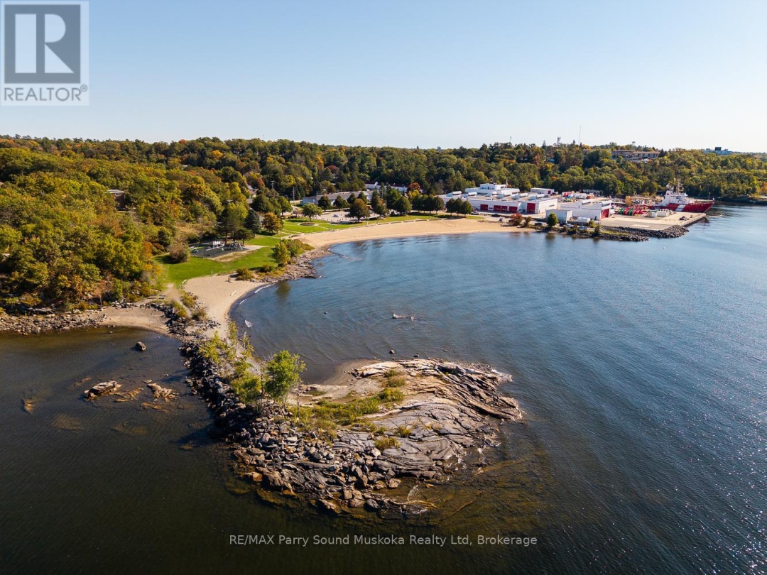 18 GEORGIAN BAY AVENUE, 