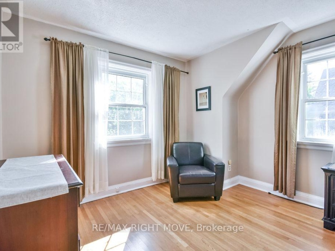 374 PETER STREET, 
