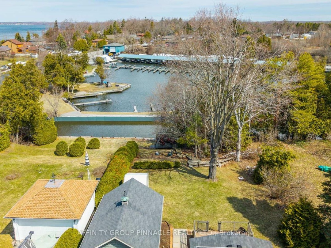 88 Simcoe Street, Lake Simcoe