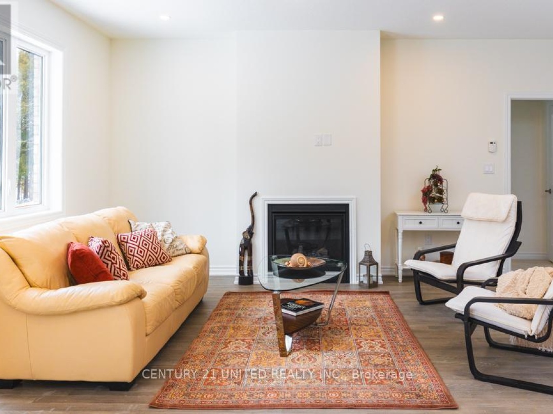 67 HILLCROFT WAY, 