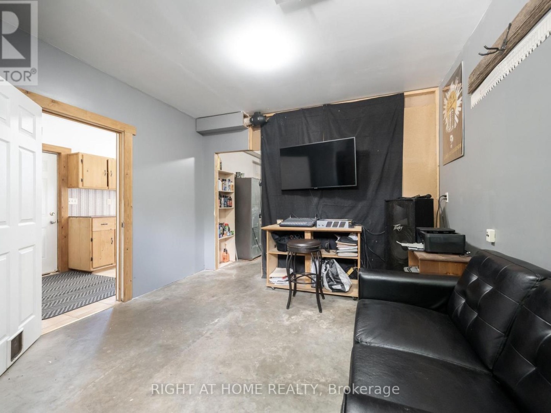 3392 CORONATION AVENUE, 