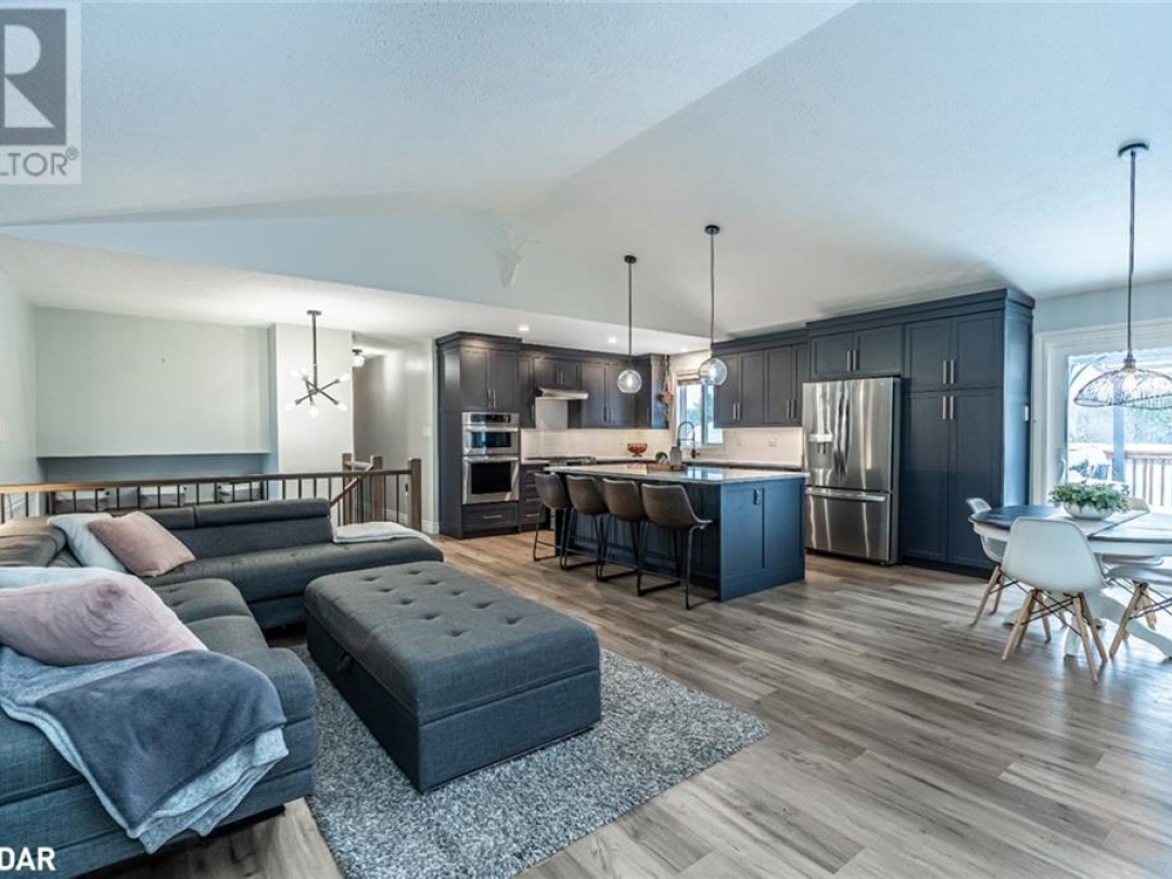 285 WARMINSTER Sideroad, 
