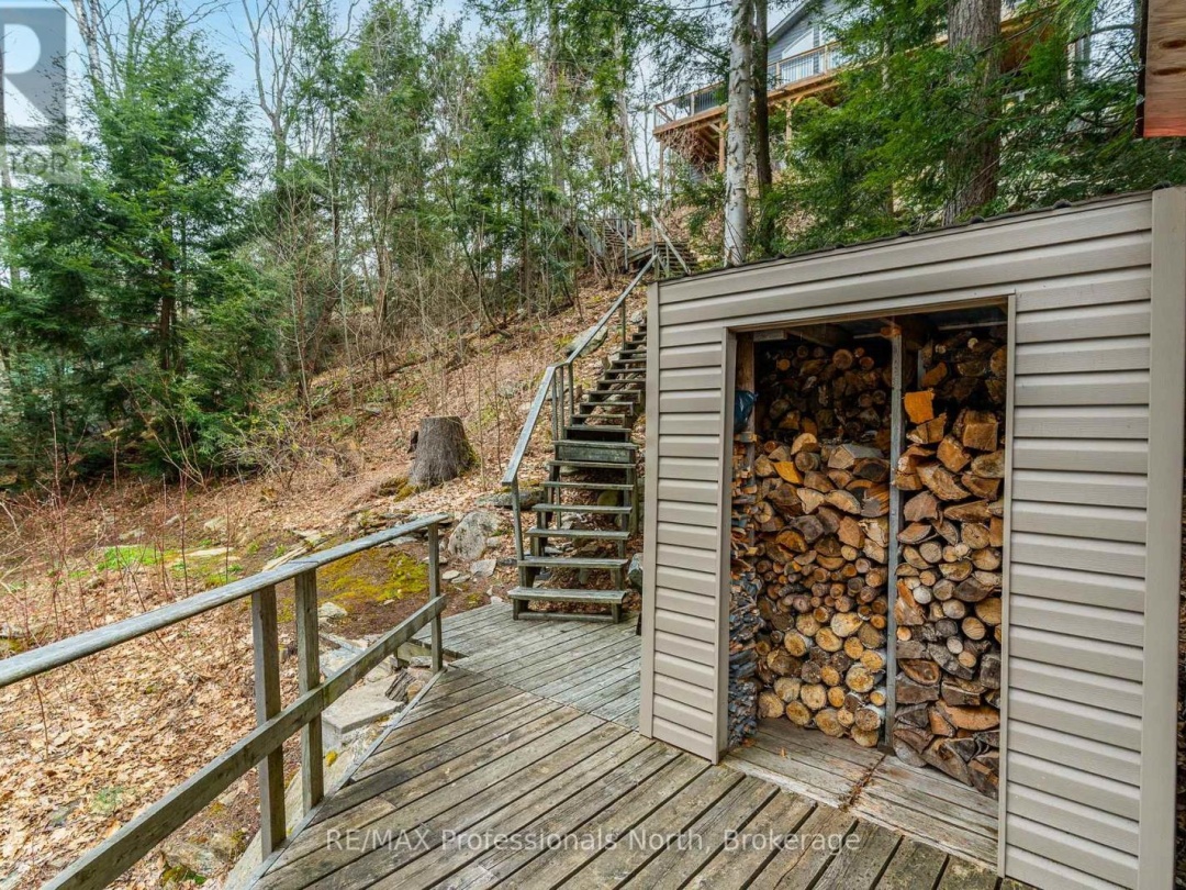 5997 Kennisis Lake Road, Kennisis Lake