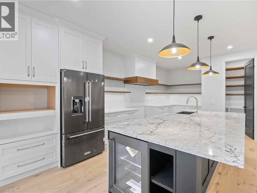 33 GLEN EAGLE Court, 