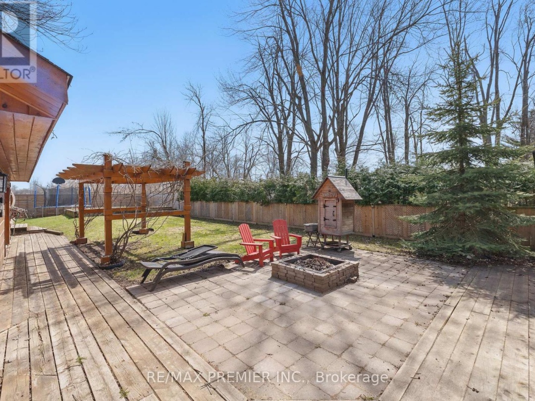 2441 Lakeshore Drive, Lake Simcoe