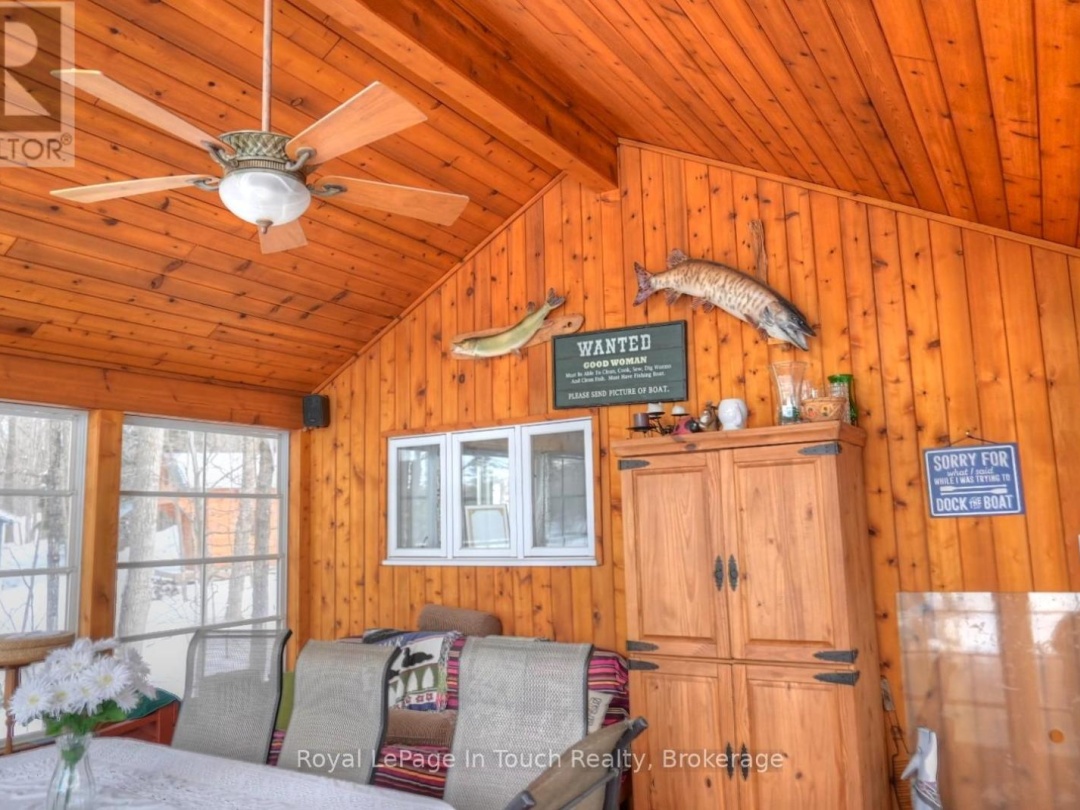 476 Hungry Bay Road E, Six Mile Lake