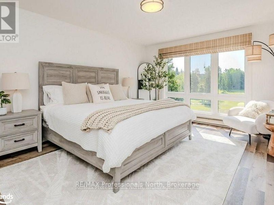 105 33 Deerhurst Greens Drive, Peninsula Lake