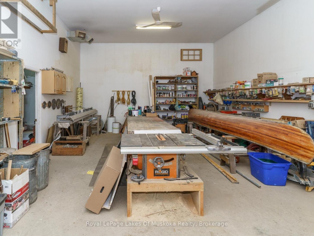 1020 AMELIA CRESCENT, 