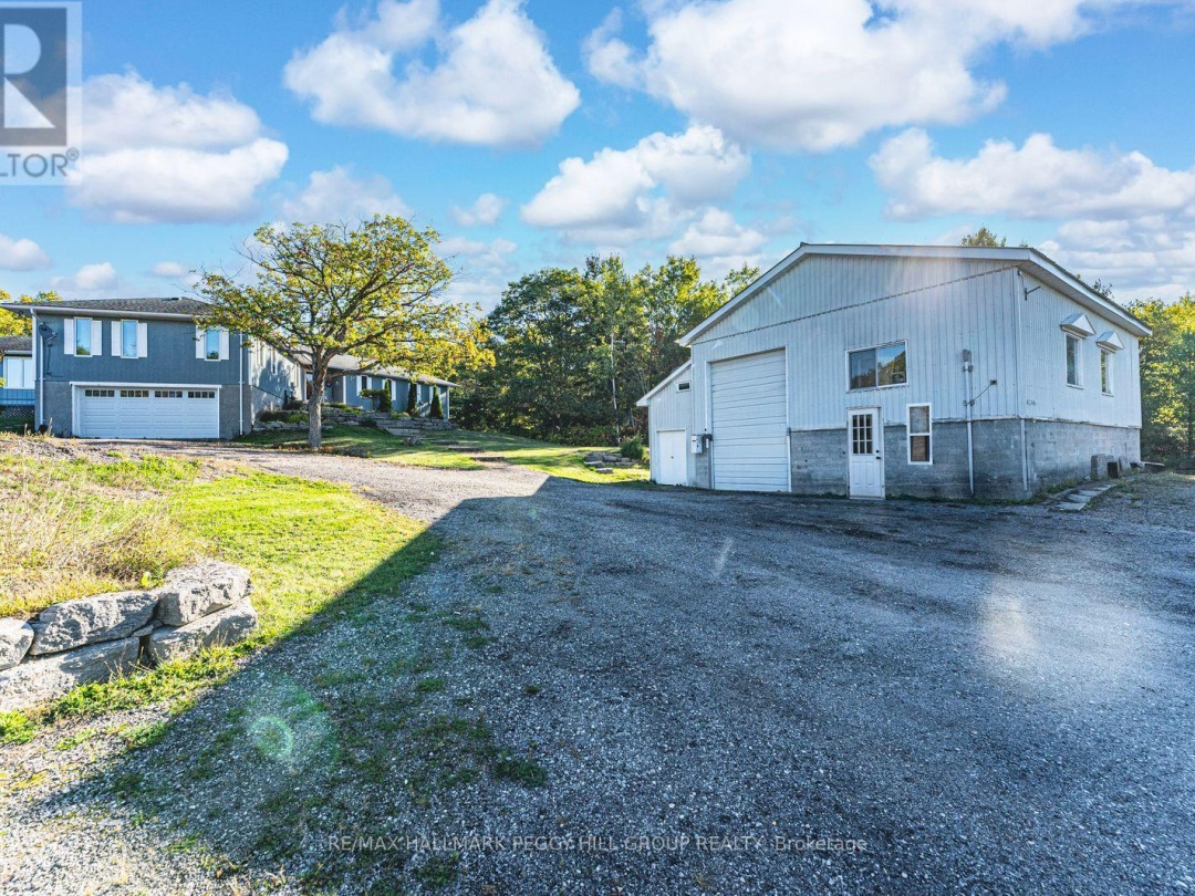 1564 HONEY HARBOUR ROAD, 