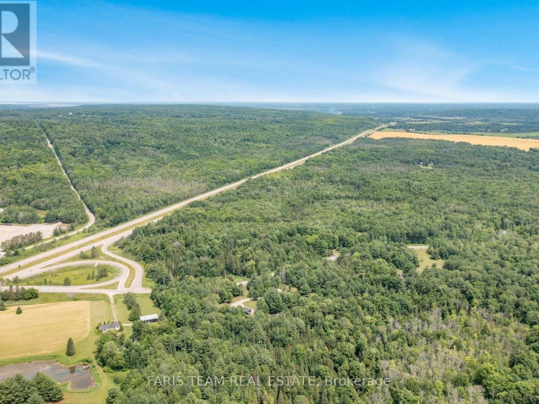 151 Mount Saint Louis Road E, Coldwater Lake