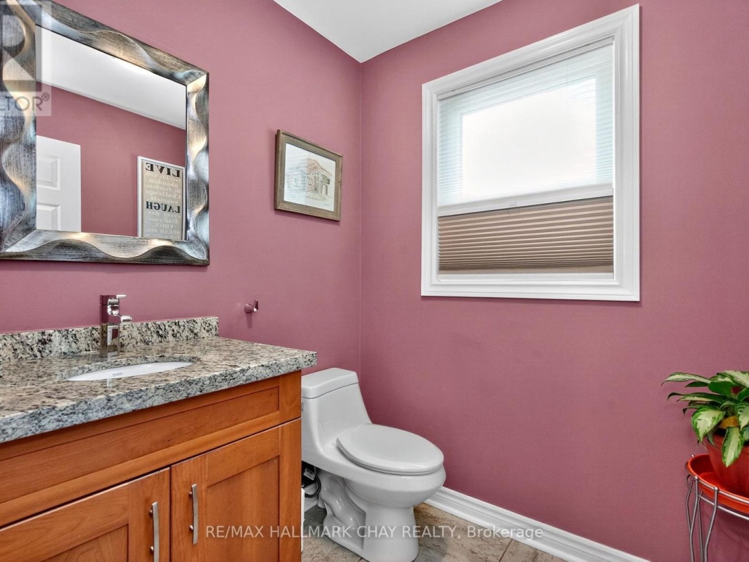 403 MOONSTONE ROAD E, 