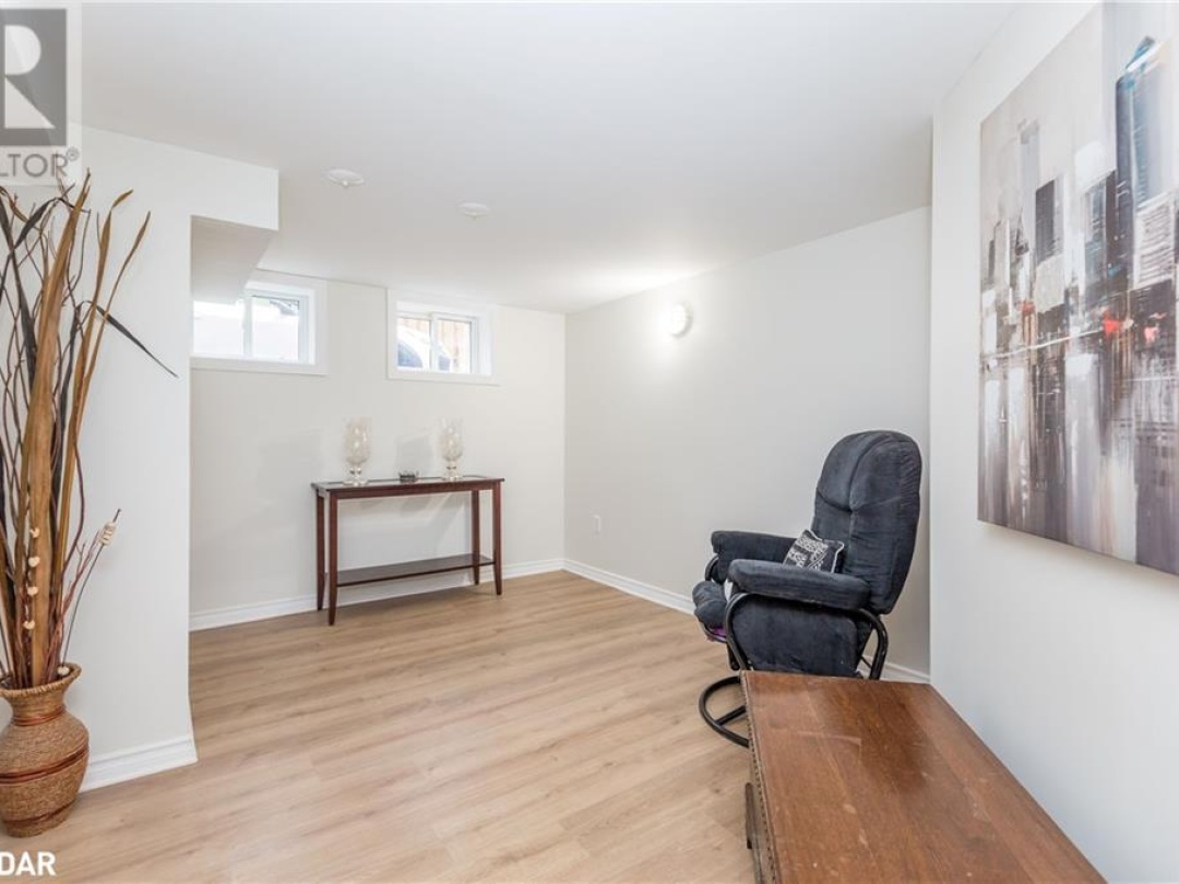 48 BRANT Street W, 