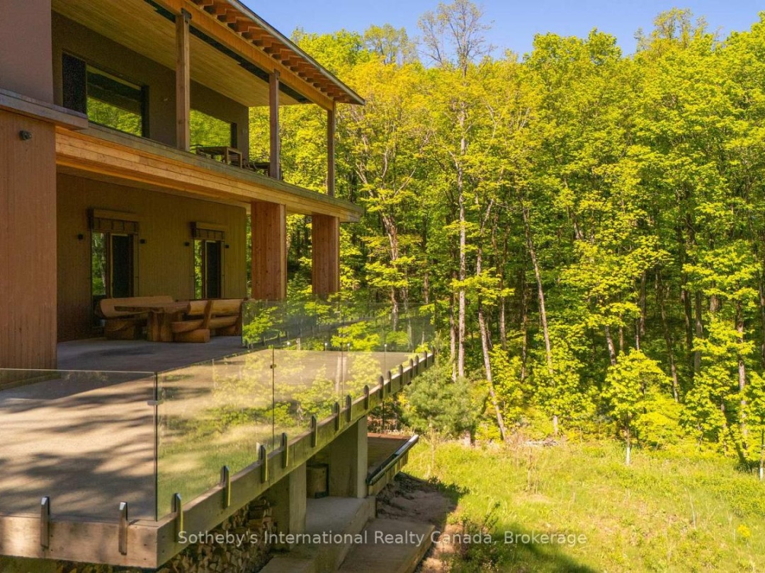 1739 Trapper's Trail Road, Miskwabi Lake