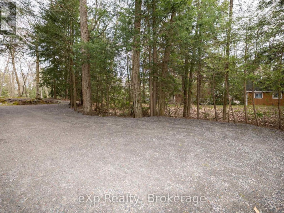 36 Roberts Lake Road E, Roberts Lake