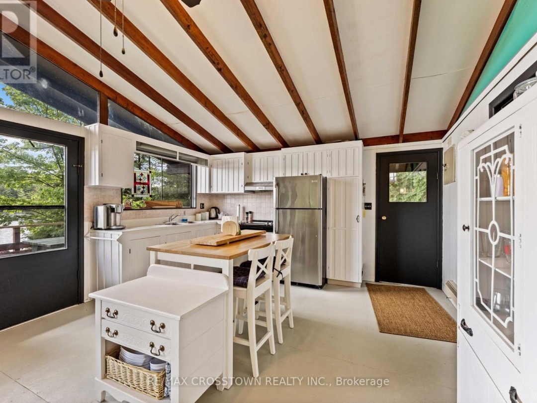 228 Macbeth Island, Wood Lake