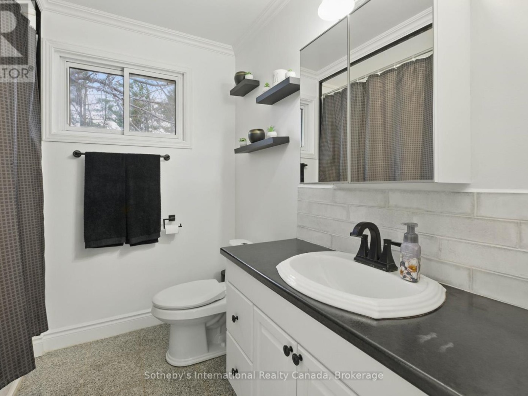 1041 Conservation Road, Doe Lake