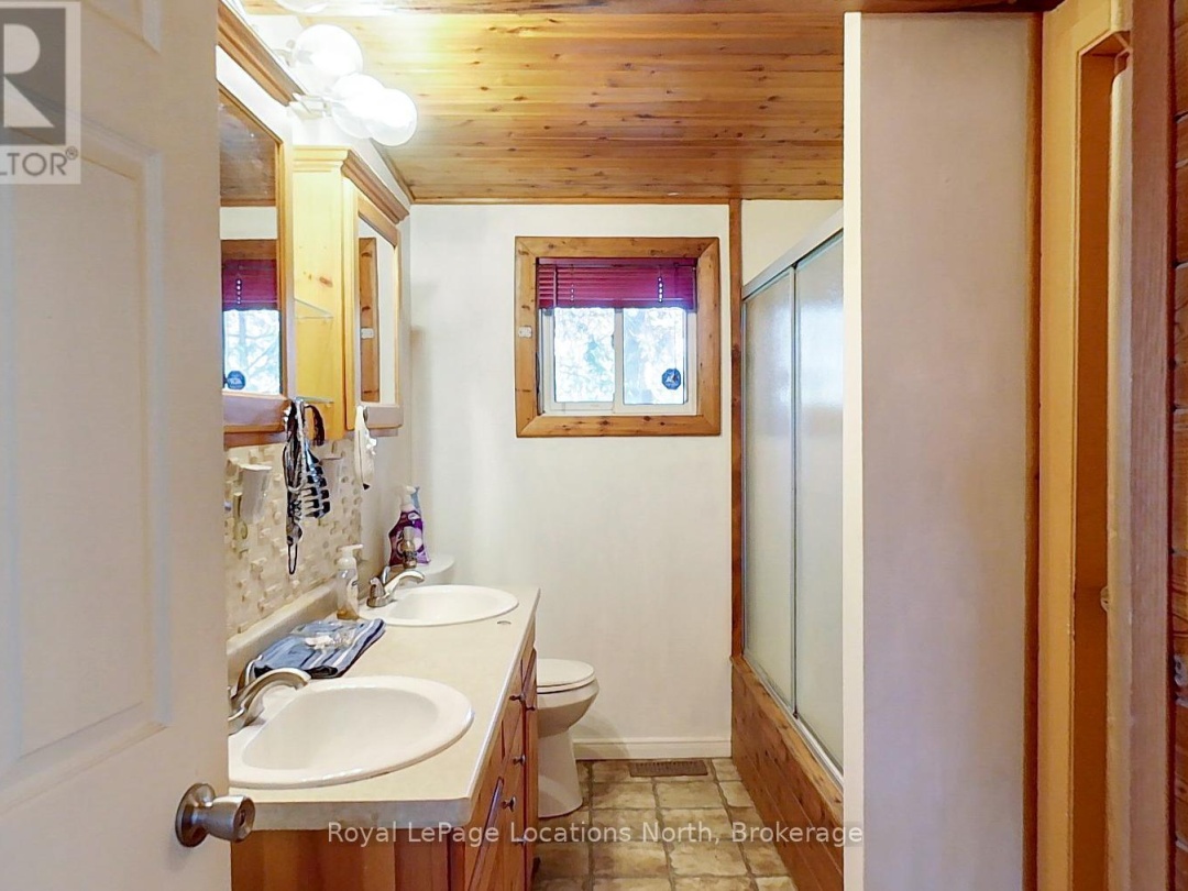 239 Monck Rd Cty 45, Young Lake