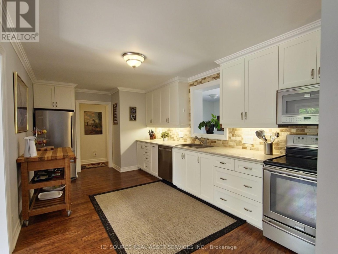 653 SIMCOE STREET, 