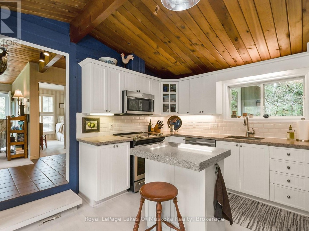 9 Summer Lane, Lake Muskoka