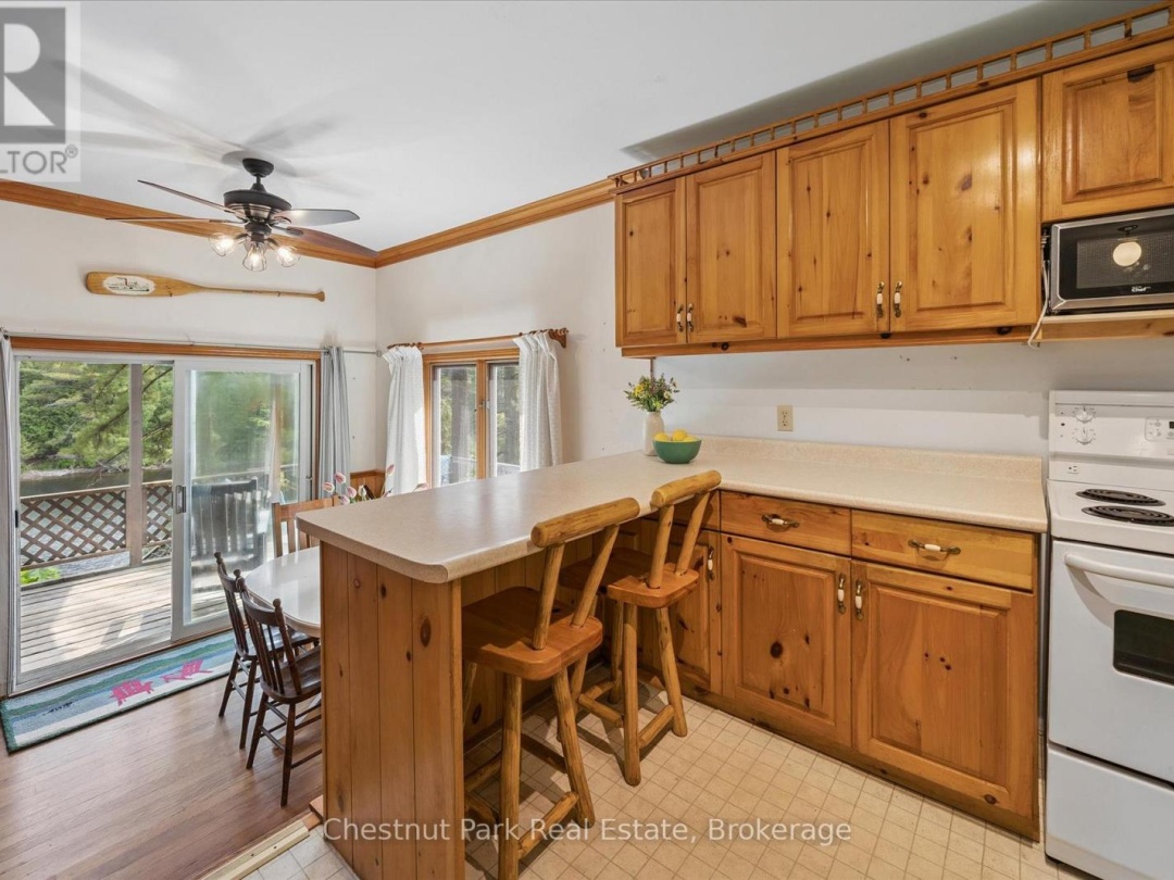 1082 MAPLEWOOD ROAD E, 
