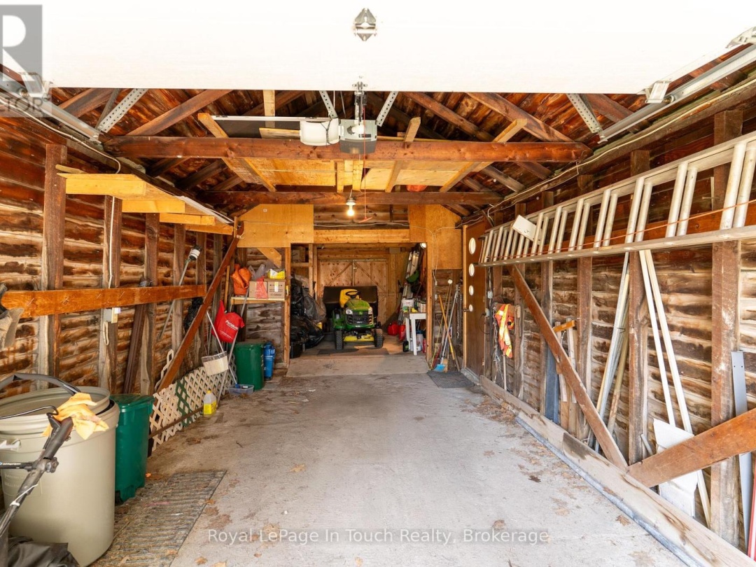 2596 HONEY HARBOUR ROAD, 