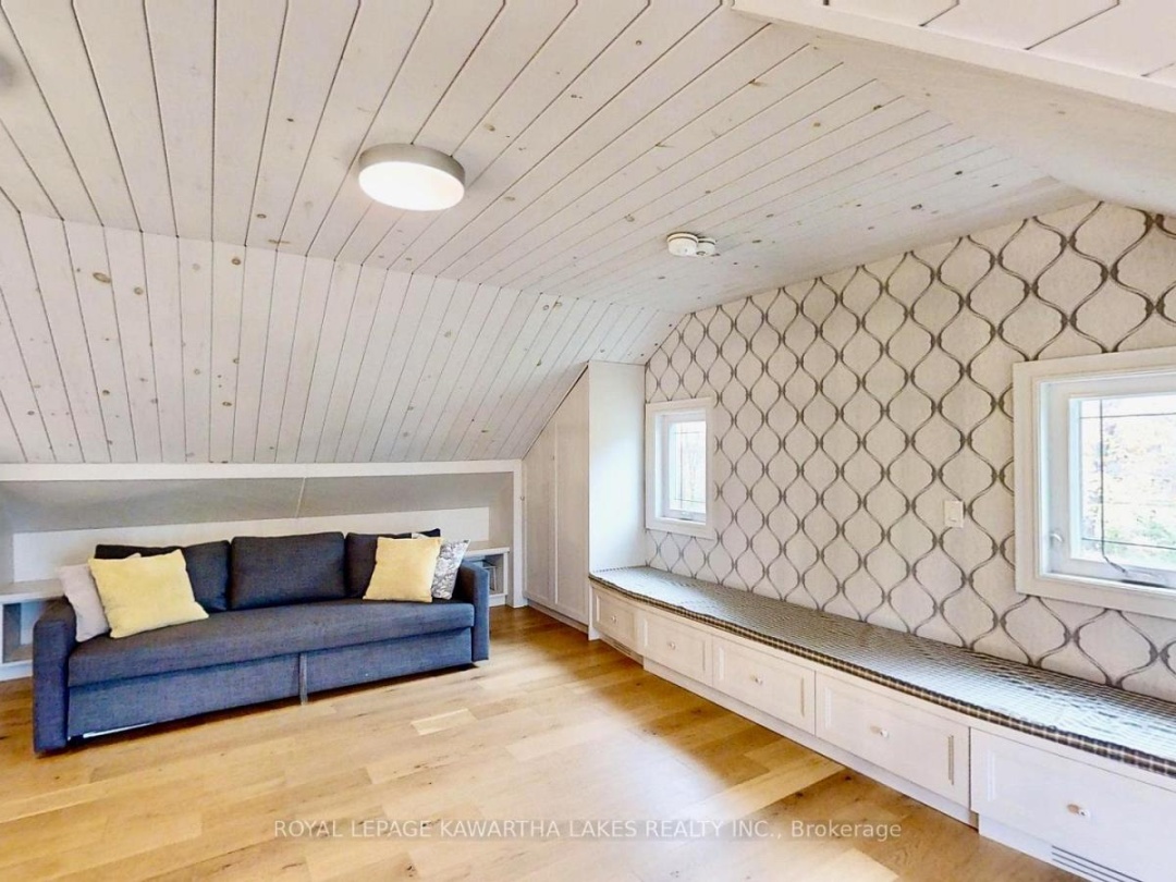 2501 Lakeshore Drive, Lake Simcoe
