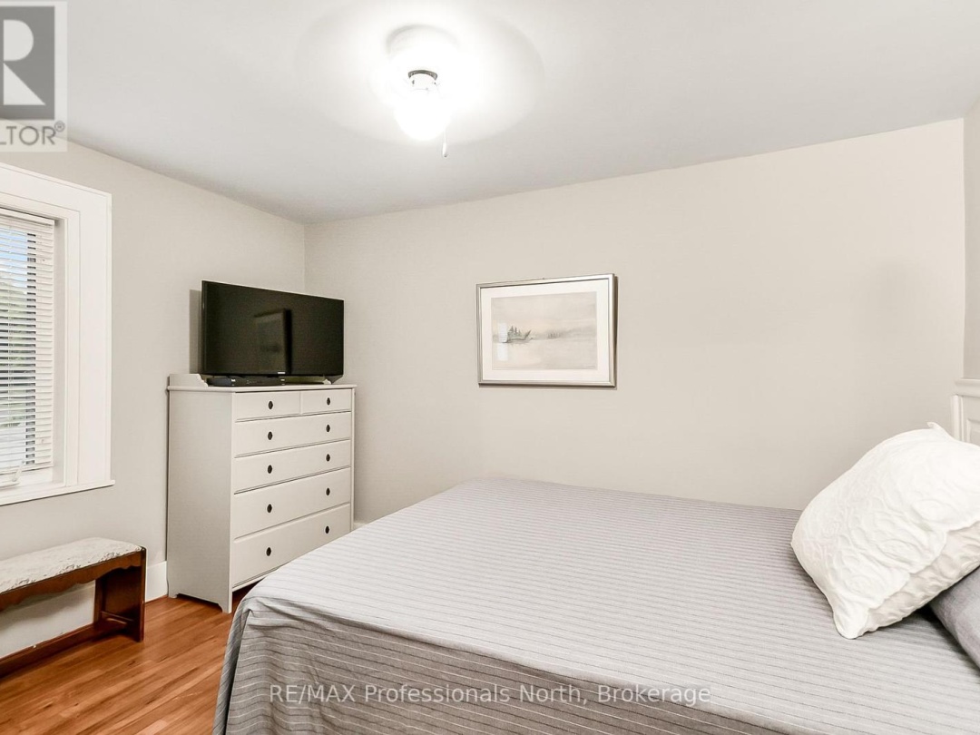 133 MAIN STREET W, 