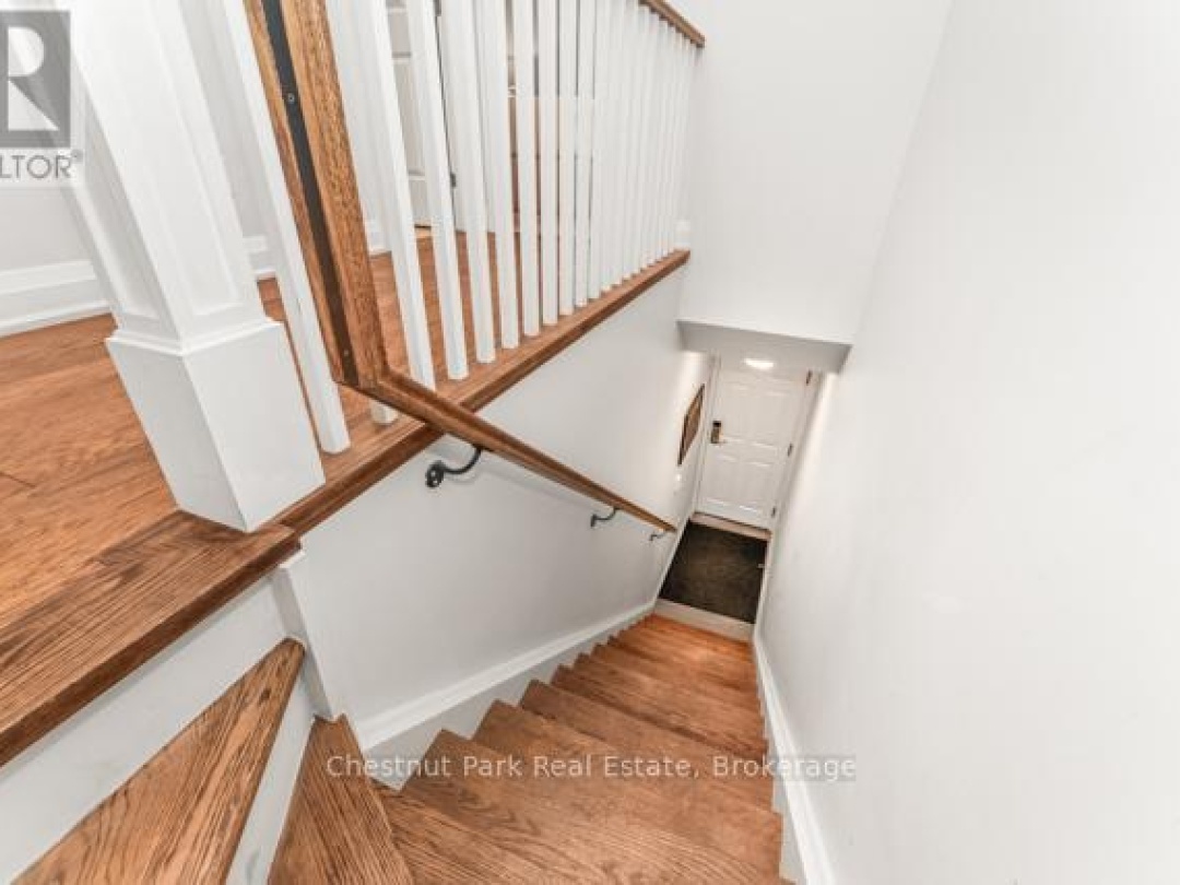 B206 - 1869 MUSKOKA ROAD 118 ROAD W, 