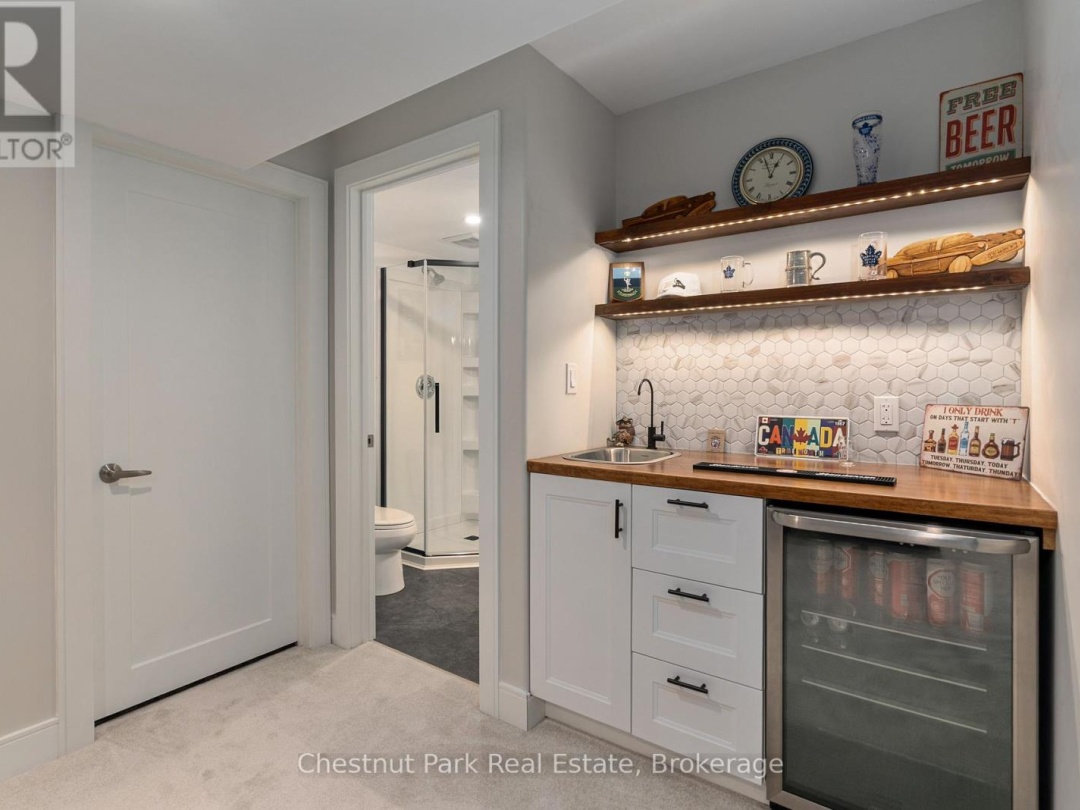 76 SELKIRK DRIVE, 