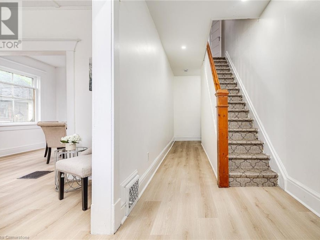 11 FARRER Street, 