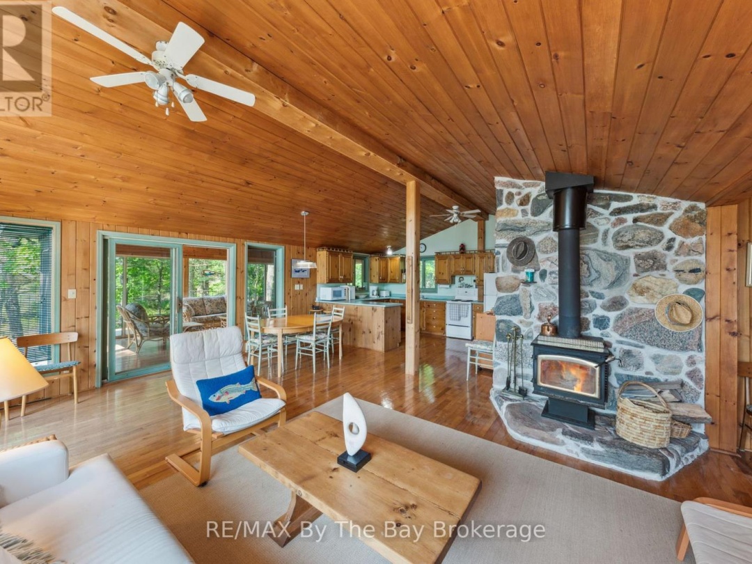 12 IS 3900 GEORGIAN BAY, 