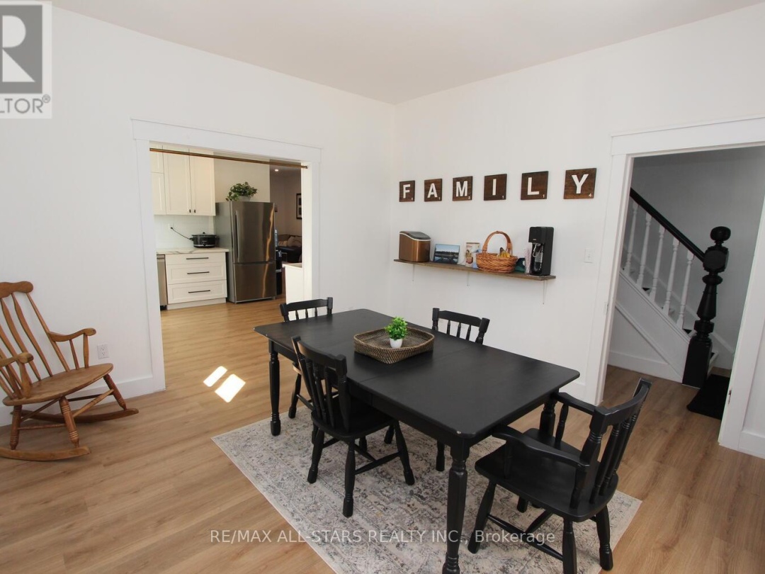 21 FRANCIS STREET E, 