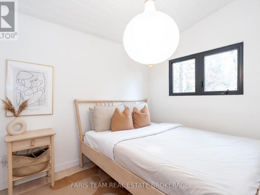 7475 ISLAND CRESCENT, 