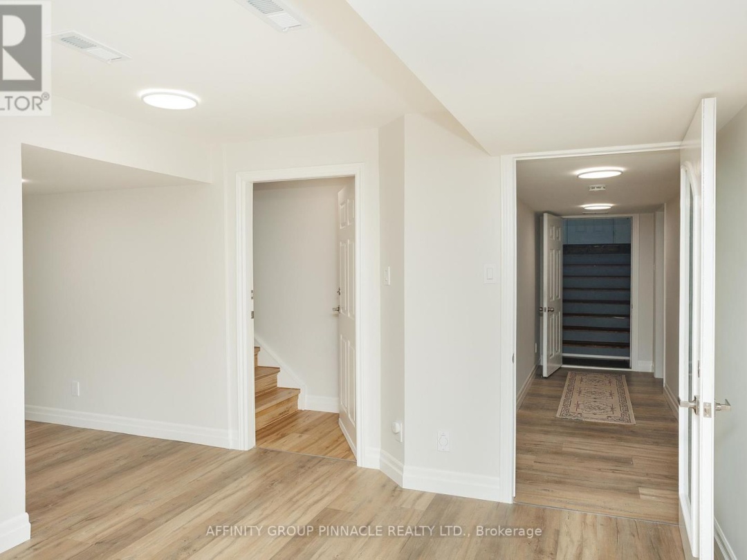 1042 SKYLINE ROAD, 