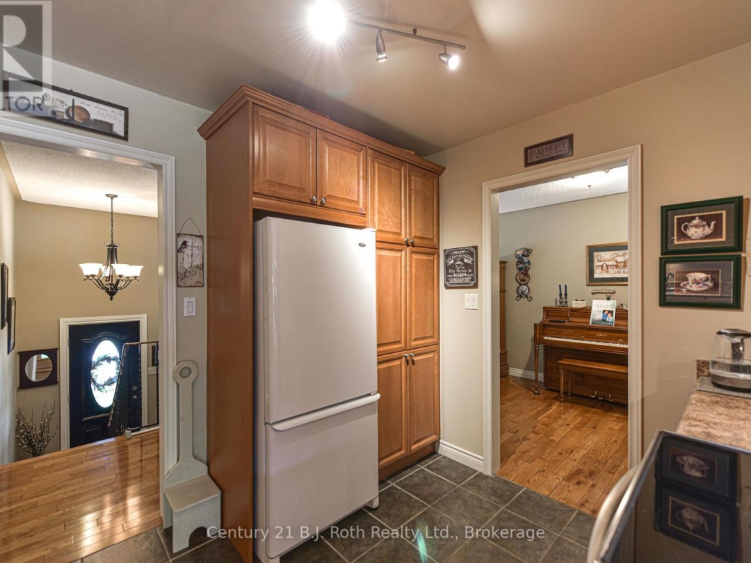 297 MATCHEDASH STREET N, 