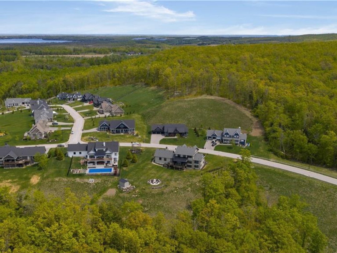 43 Thoroughbred Drive, Oro-Medonte