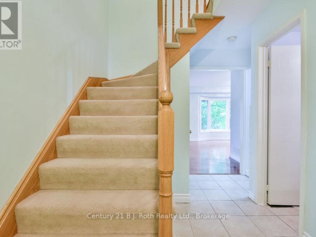 9 492 Laclie Street, Orillia