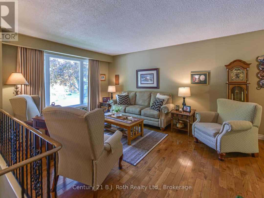 297 MATCHEDASH STREET N, 
