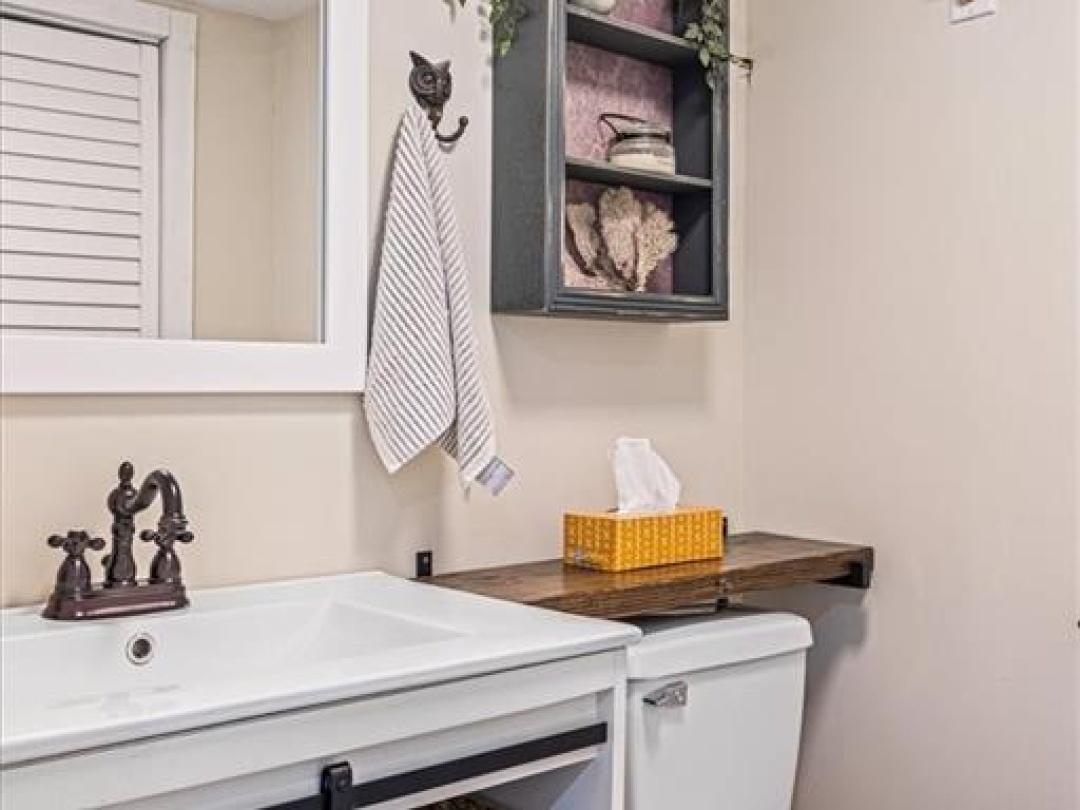 1057 Severn River Road, Severn River