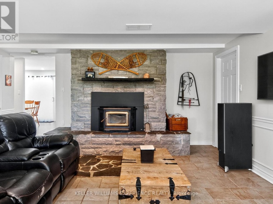 8 THATCHER PLACE, 