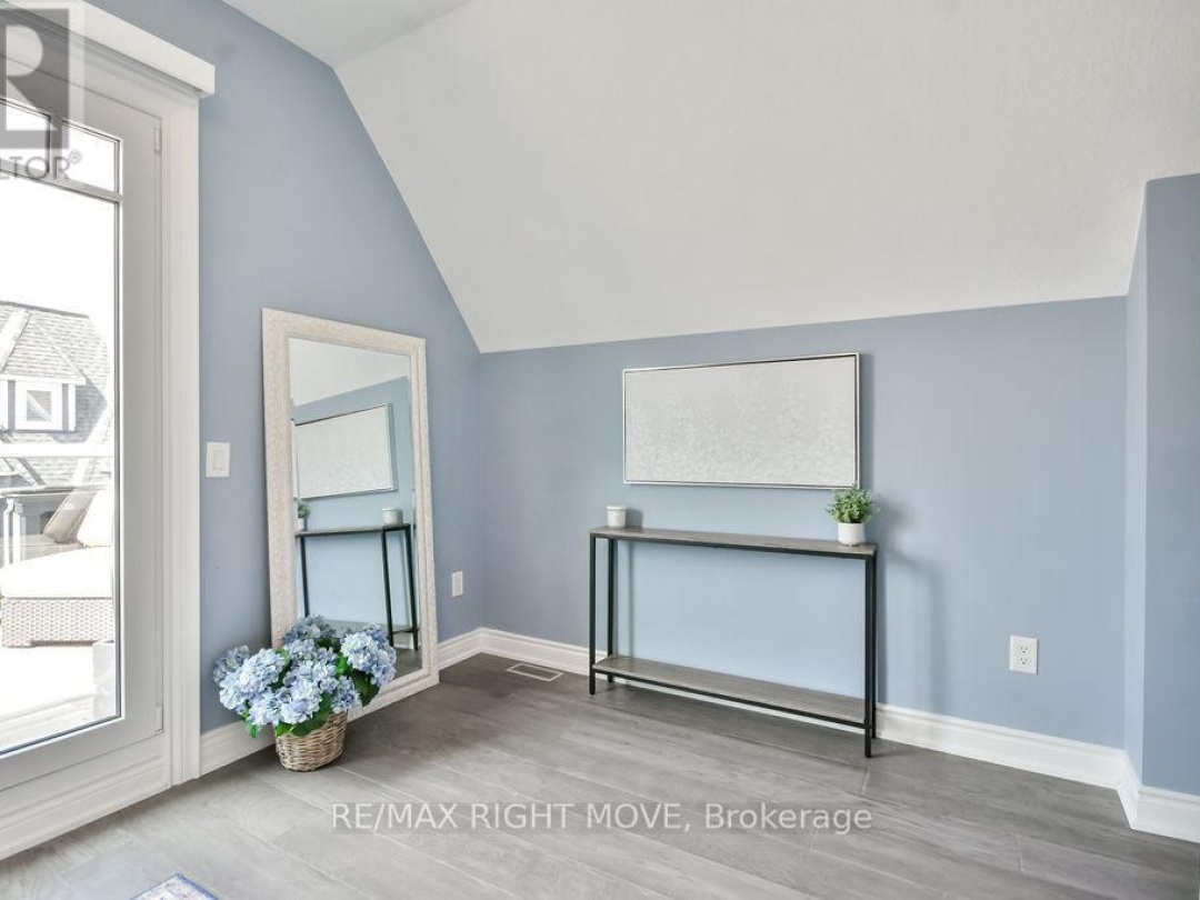 28 - 10 INVERMARA COURT, 