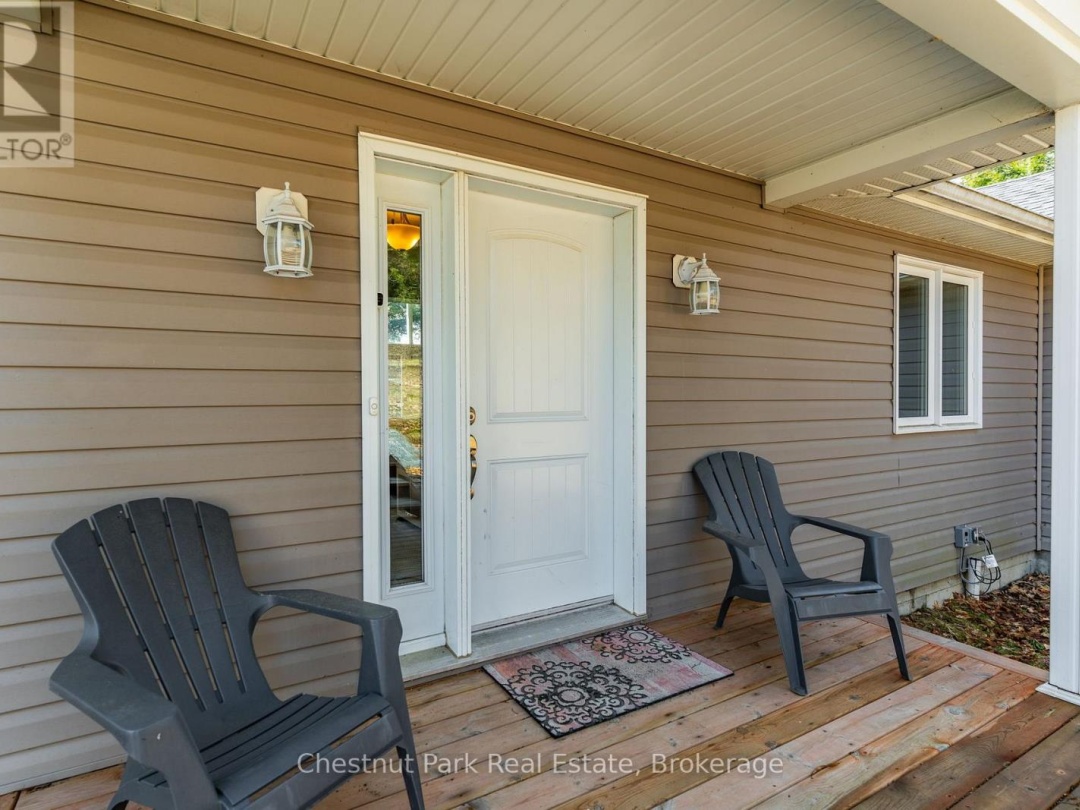 5989 KENNISIS LAKE ROAD, Kennisis Lake