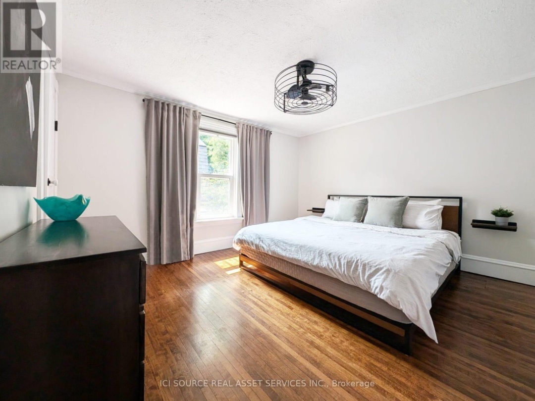 260 COLBORNE STREET W, 