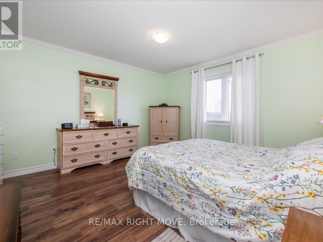 1 SINCLAIR CRESCENT, 