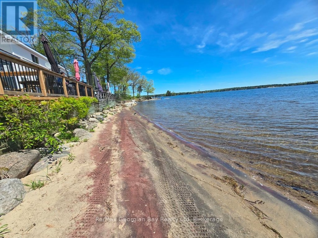 BEACH CHALET #3 - 1230 GRANDVIEW LODGE ROAD, 