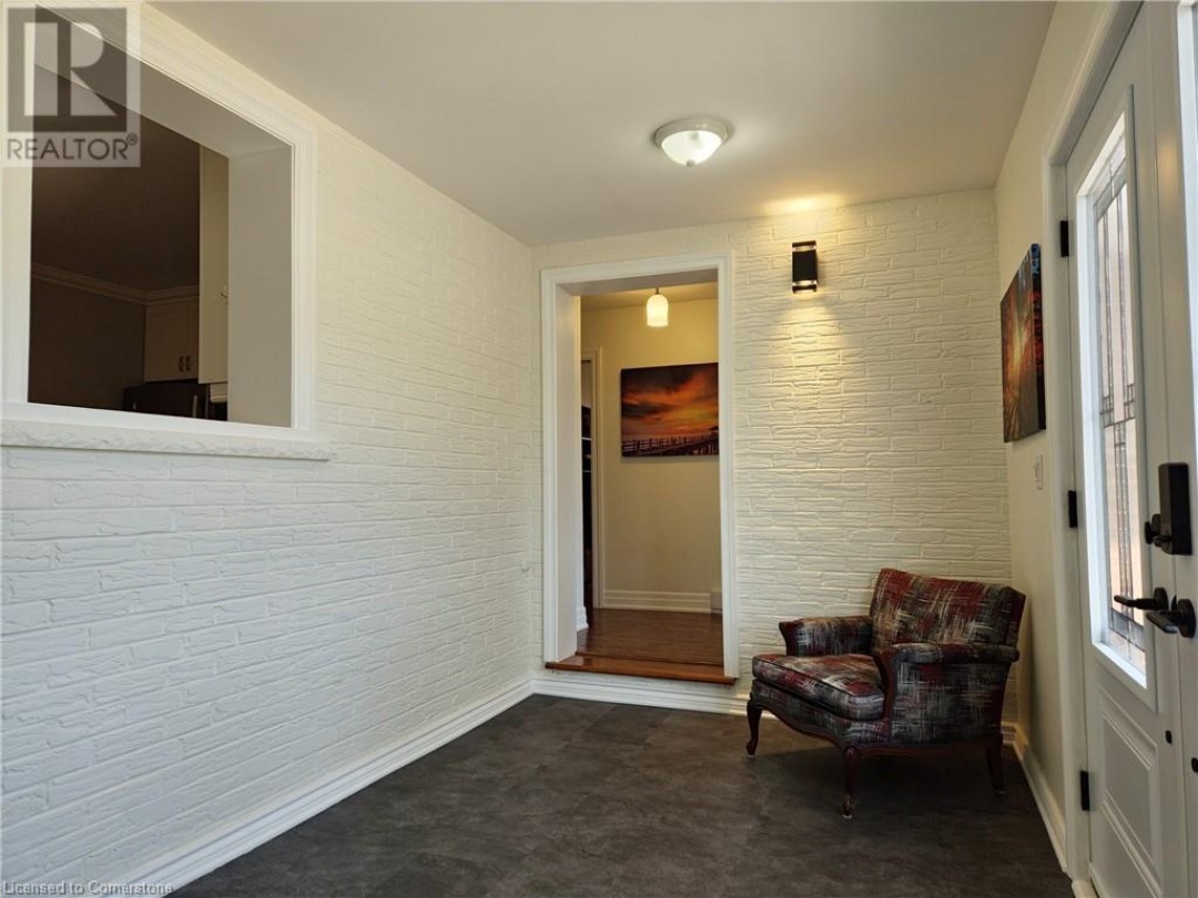 653 SIMCOE Street, 